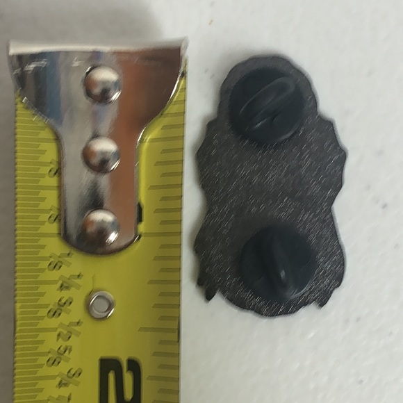 Elvira Pin Mistress Of The Dark - Picture 5 of 7